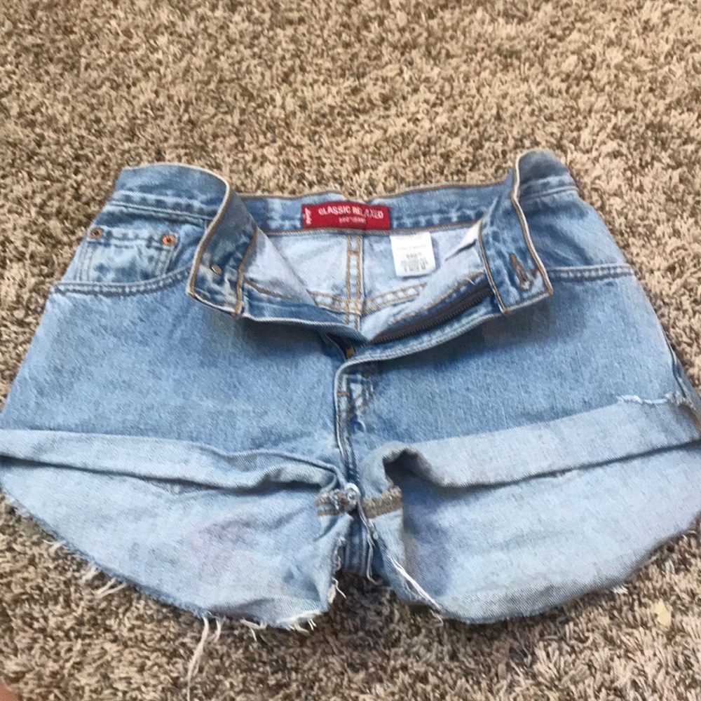 Levi short